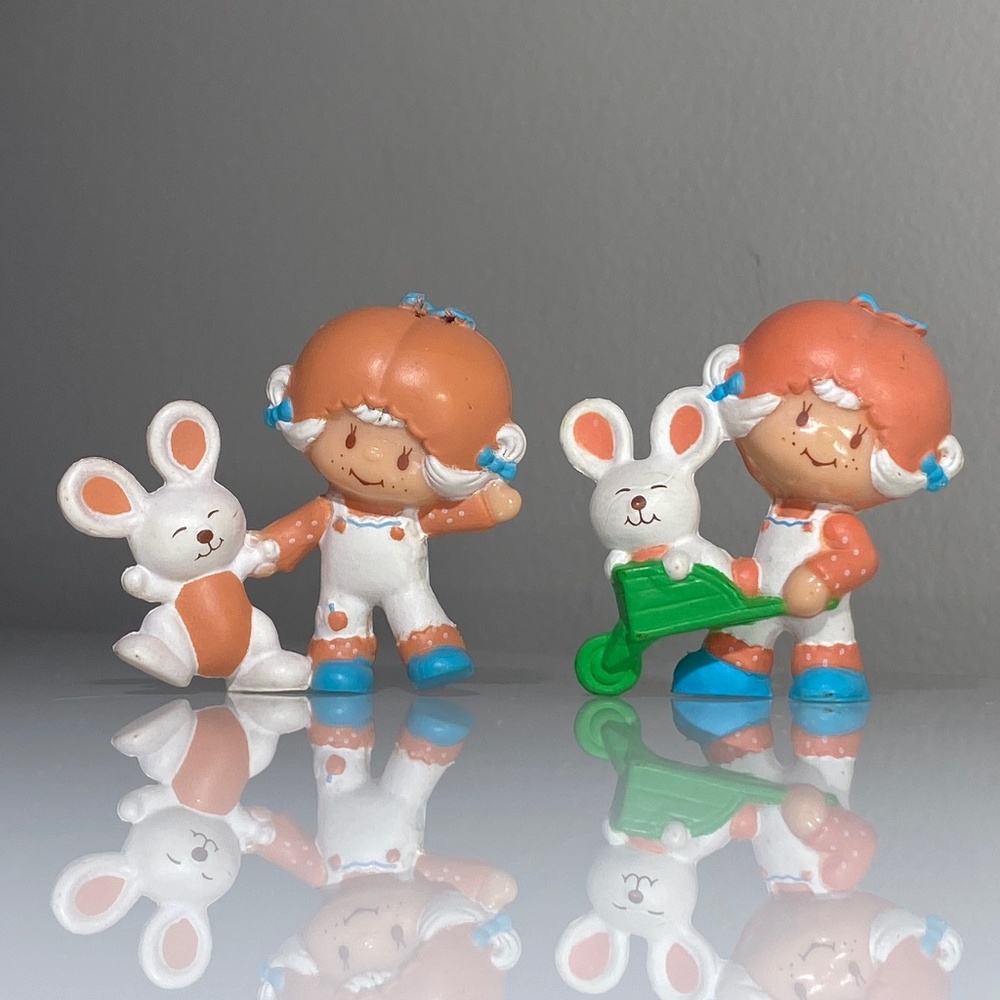 Vintage Strawberry Shortcake 'Apricot with Hopsalot' PVC Figurines  - 1982